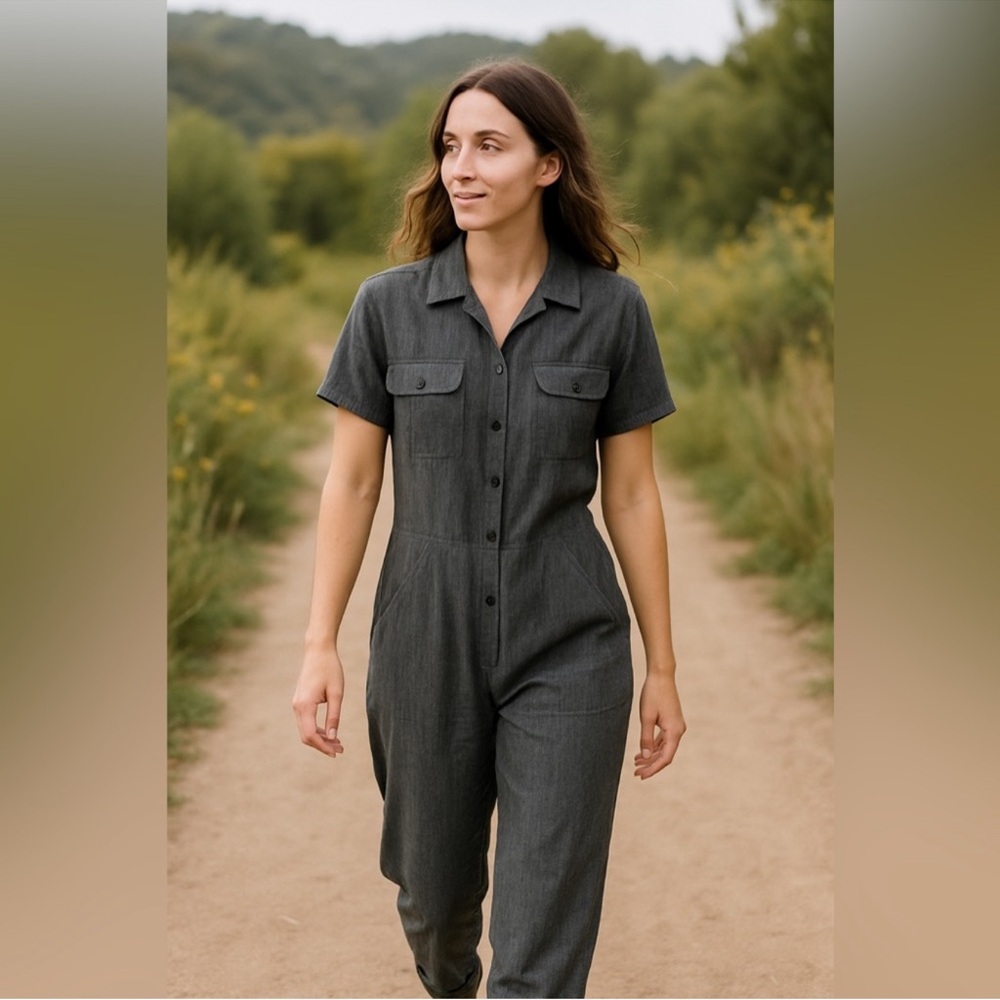 OZMA Painters Jumpsuit Stripe Black White
Size Medium